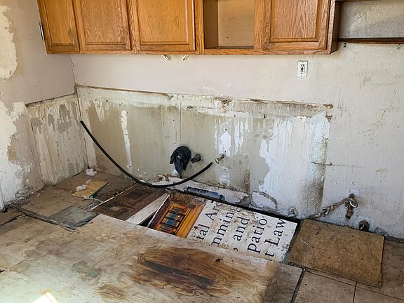 5th image of 302 Mullen Rd NE