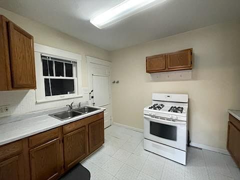 2nd image of 1820 4th St #4