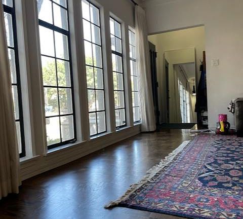 4th image of 900 S Hobart Blvd #1