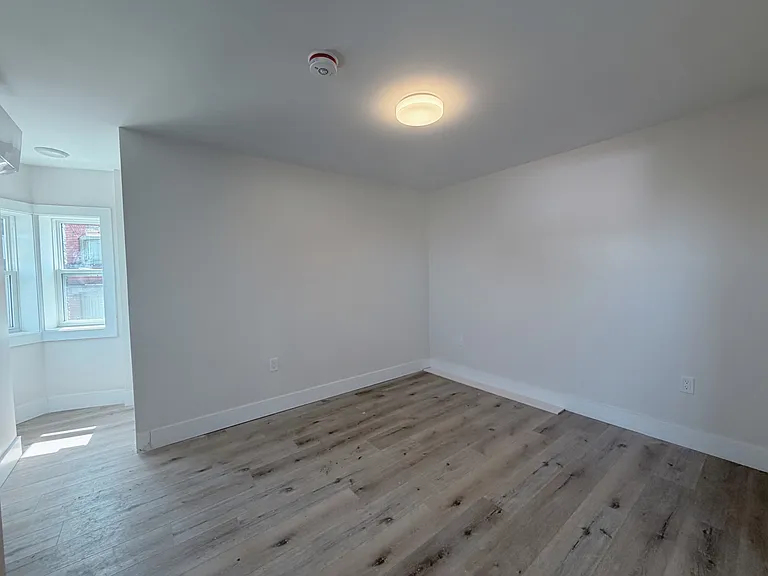 22 Grant Ave — Photo 13