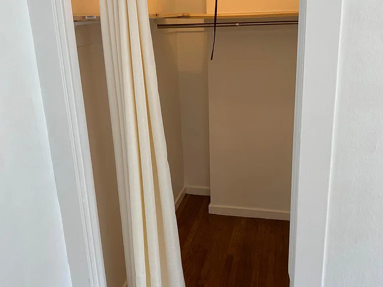 1907 Center St #11 — Photo 7