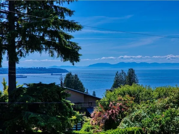 2233 Palmerston Ave, West Vancouver, BC V7V 4R1