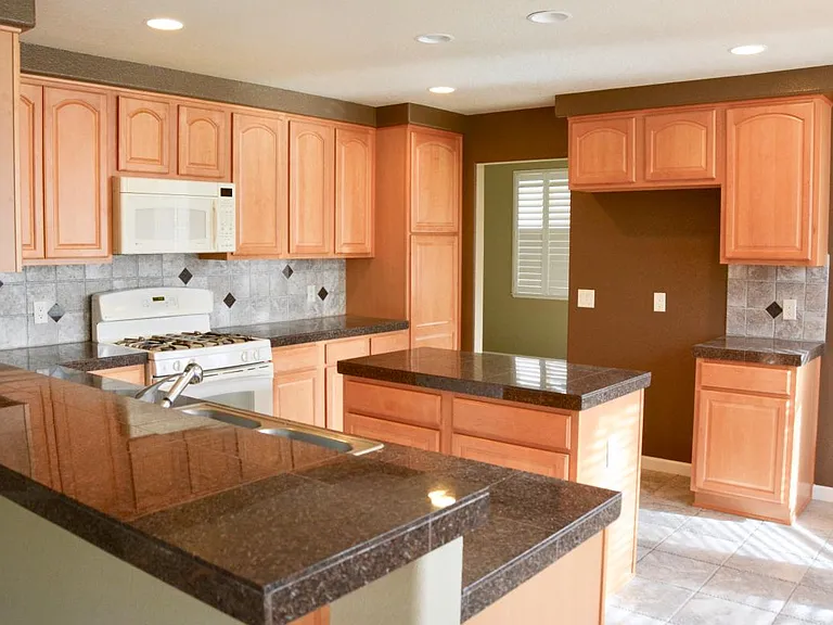 2420 Lincoln Meadows Dr — Photo 2