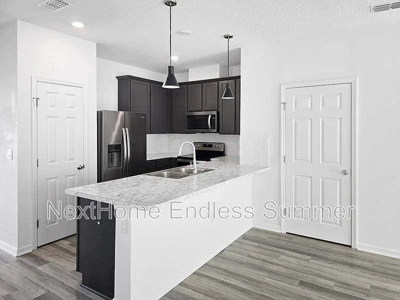 3 bed, 2.5 bath, 1354 sqft, $1,799 — Photo 4