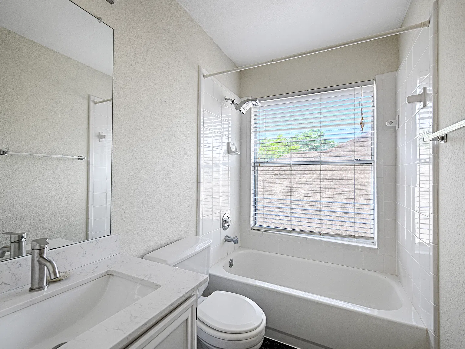 4 bed, 2178 sqft, $2,700 — Photo 3