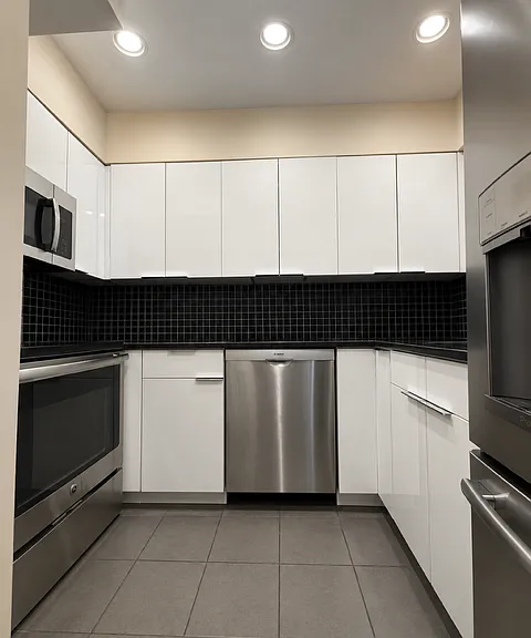 1465 E Putnam Ave #129 — Photo 7