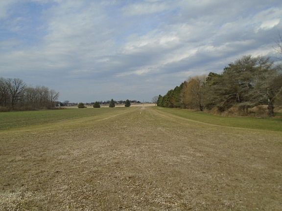 3rd image of 1357 Thoroughbred Ln