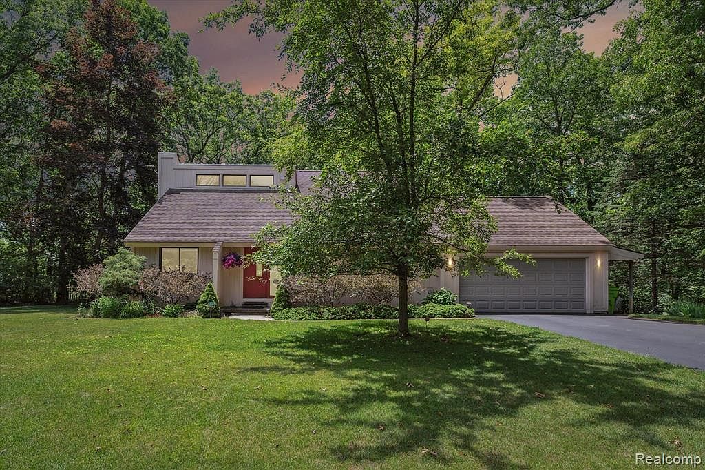 5144 Lisch Dr, Whitmore Lake, MI 48189 Zillow