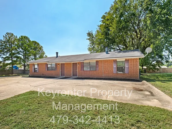 4451 W Acoma St, Fayetteville, AR 72704