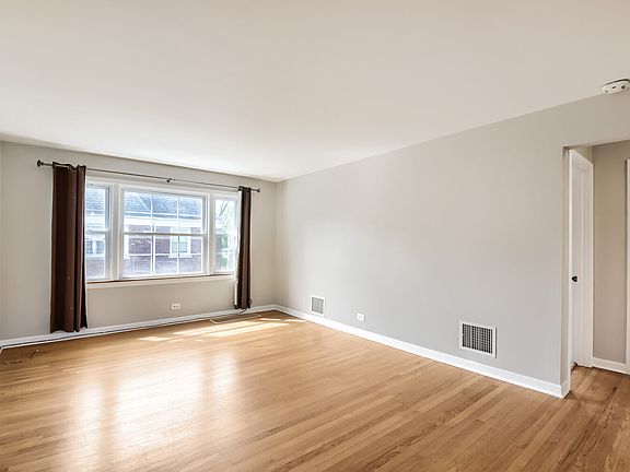 3rd image of 10647 S Artesian Ave APT 2W