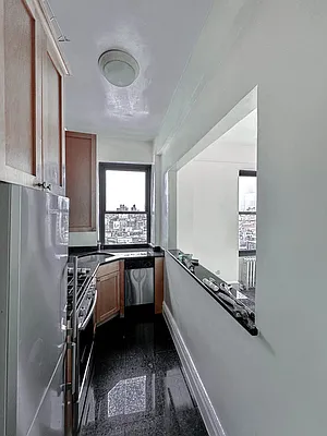 Rented by Manhattan Realty Group | media 2