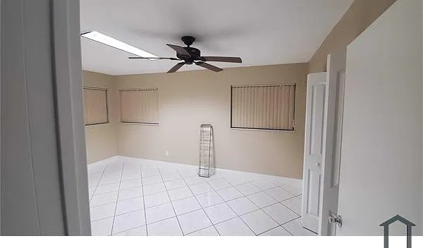 4401 NW 4th Ct — Photo 7