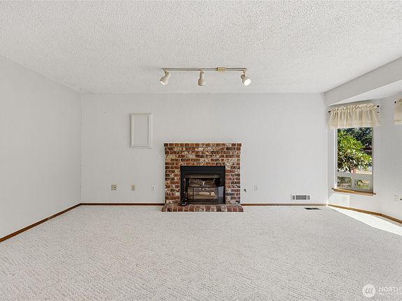 5th image of 2904 11th Street SE