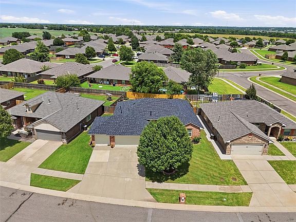 2nd image of 2251 Blue Jay Dr