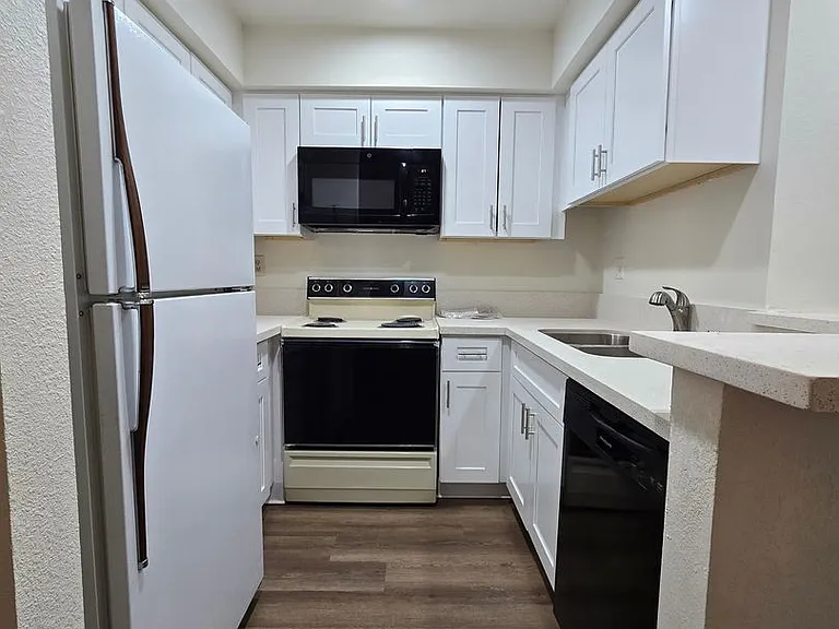2180 Pinetop Ln #106 — Photo 10