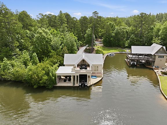 3rd image of 19 Pioneer Cir