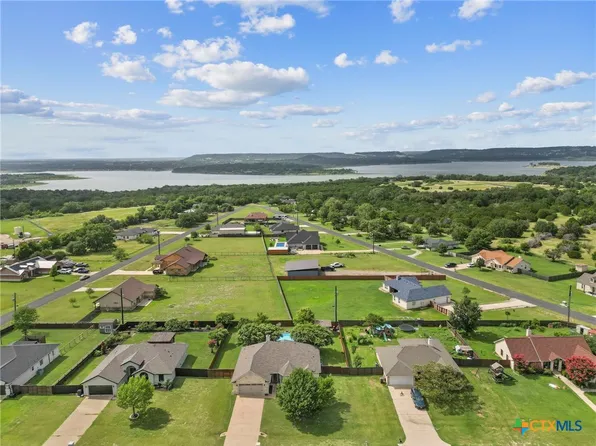 1902 Southview Dr, Salado, TX 76571