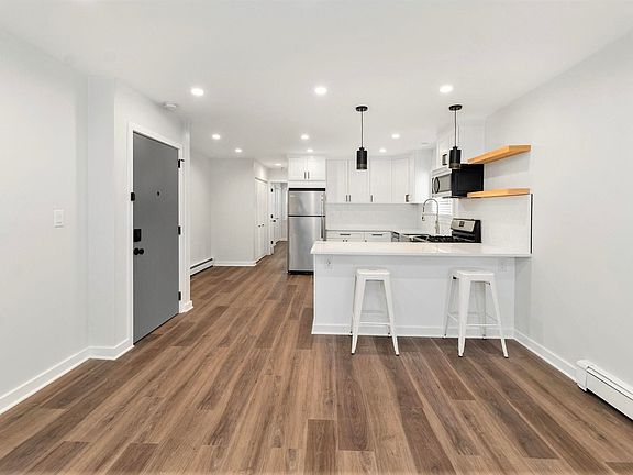 3rd image of 347 New York Ave #3