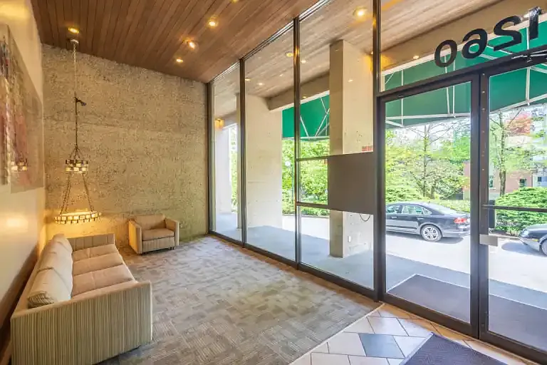 1 bed, 1.0 bath, 640 sqft, $2,275 — Photo 2