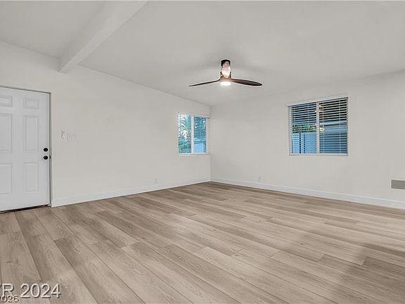 2nd image of 1660 Capistrano Ave