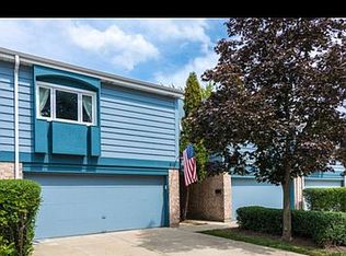 211 Lakeshore Ln, Bloomingdale, IL 60108