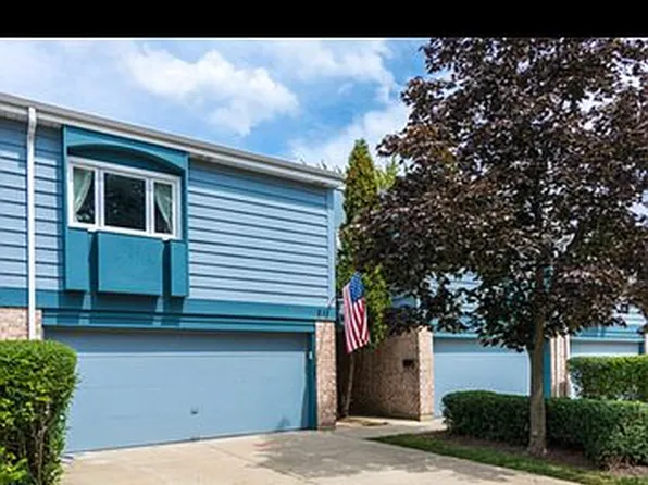 211 Lakeshore Ln, Bloomingdale, IL 60108