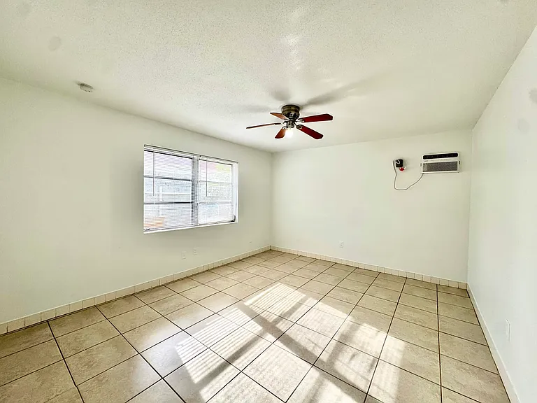 411 SE 23rd Ave #B — Photo 11