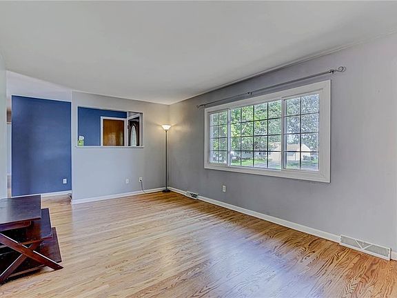 4th image of 82 Stoddard Dr