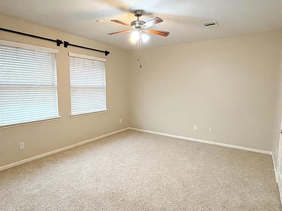 4th image of 303 Lake Line Dr
