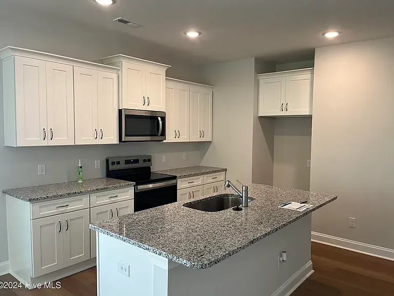 836 Bertwood Rd SW — Photo 4