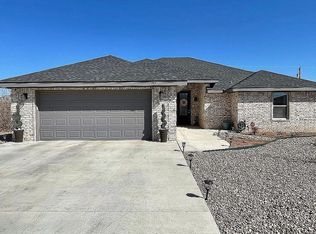 1221 Oakwood Cir, Portales, NM 88130