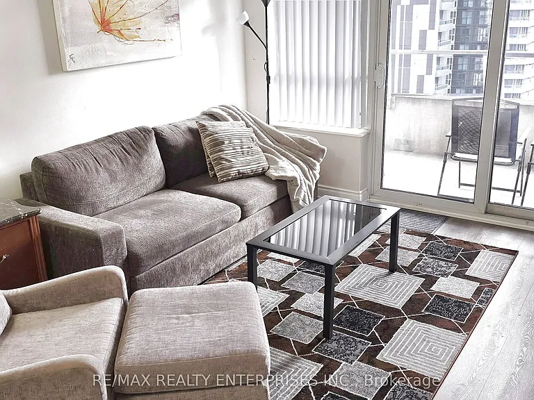 250 Wellington St W #1435 — Photo 11