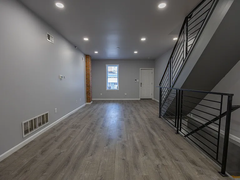 574 E Herman St — Photo 6