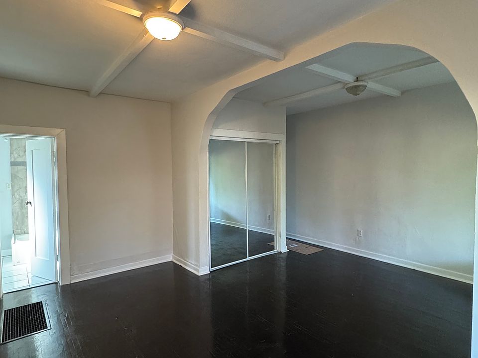 Entrance- Main Room