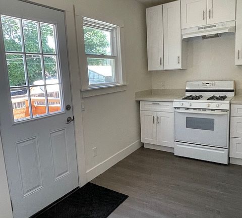 Kitchen backdoor with access o parking