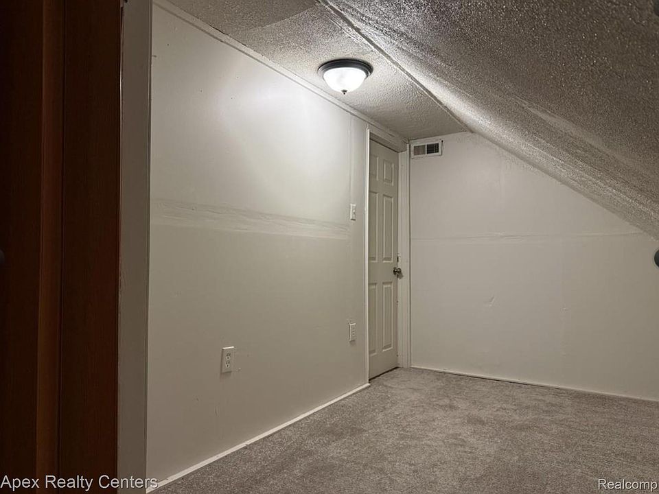 12144 Washburn St, photo 30