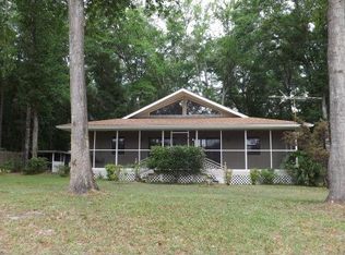 1562 Horseshoe Cove Rd, Waverly, GA 31565