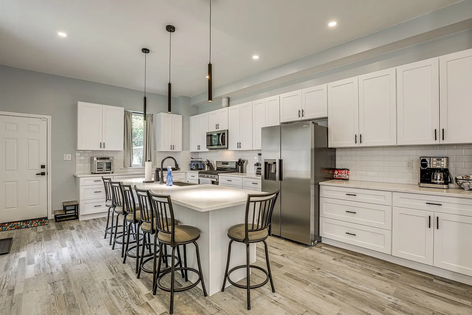 4 bed, 3.0 bath, 3196 sqft, $3,612 — Photo 4