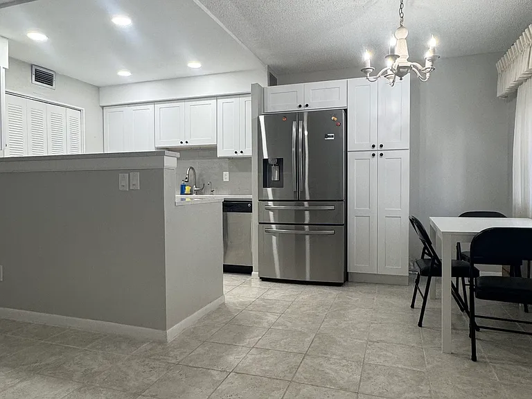 1235 S Highland Ave #D204 — Photo 4