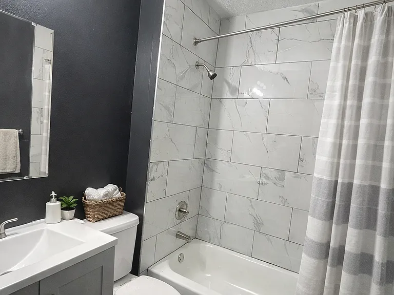 697 N Holmes St — Photo 9