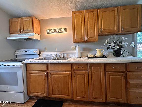 2nd image of 2400 Hollybrook Dr