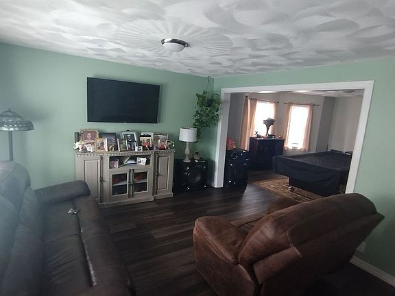 3rd image of 723 Humbert Ave