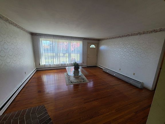 Front Livingroom