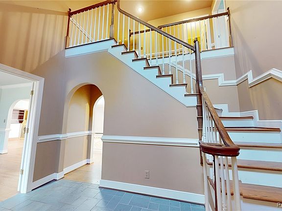3rd image of 105 Burwell Ct