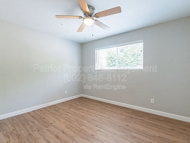 110 W Seldon Ln — Photo 33