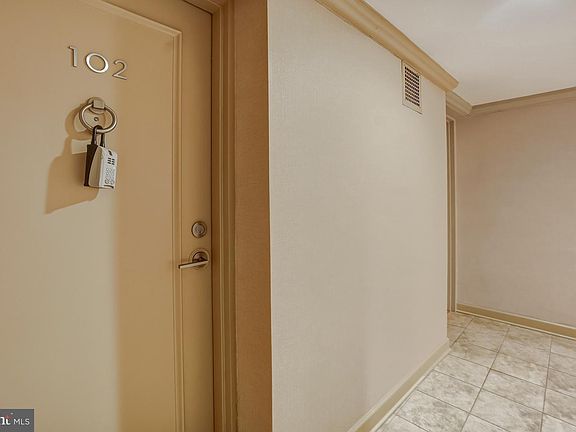 5th image of 4800 Chevy Chase Dr APT 102