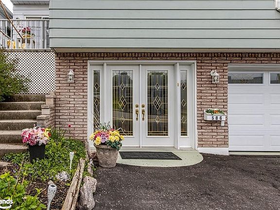 3rd image of 586 Dominion Ave