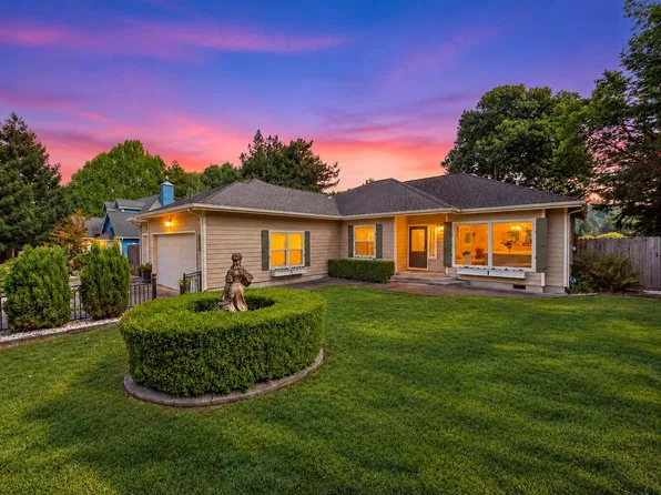 172 Grayland Heights Rd, Rio Dell, CA 95562