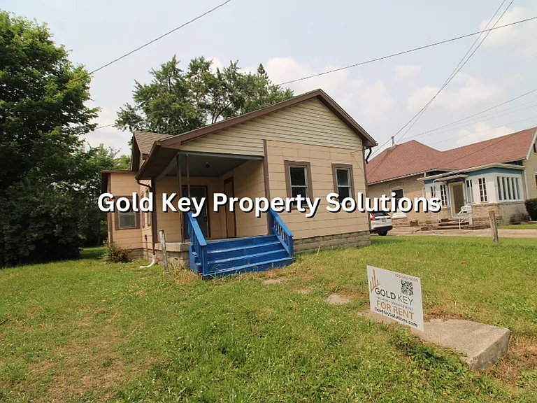 1601 N Elm St — Photo 2