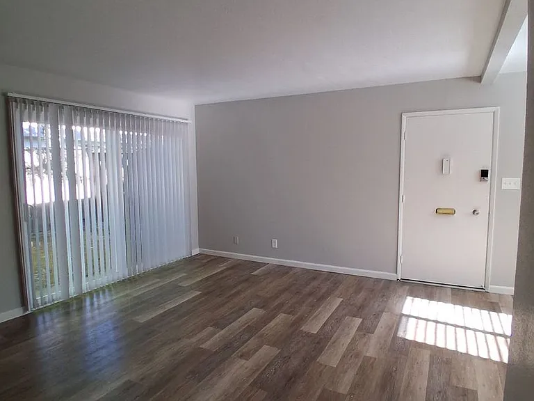 3319 E. Fairmont Ave. — Photo 6